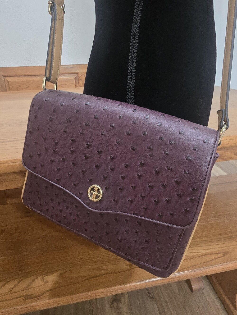 Giani Bernini Plum/Eggplant Ostrich Crossbody Purse w/Tan and Gold Trim